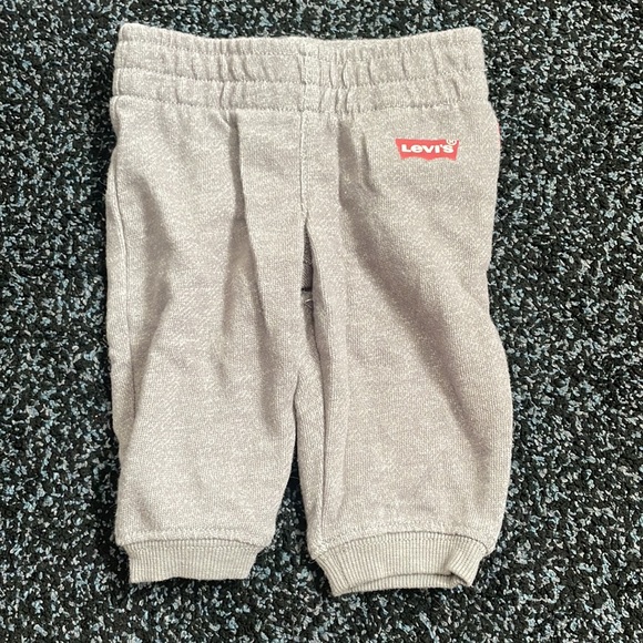 Levi’s newborn set - Picture 3 of 4